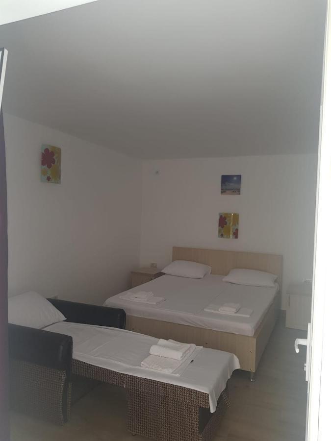 Evana House Костинещи Екстериор снимка
