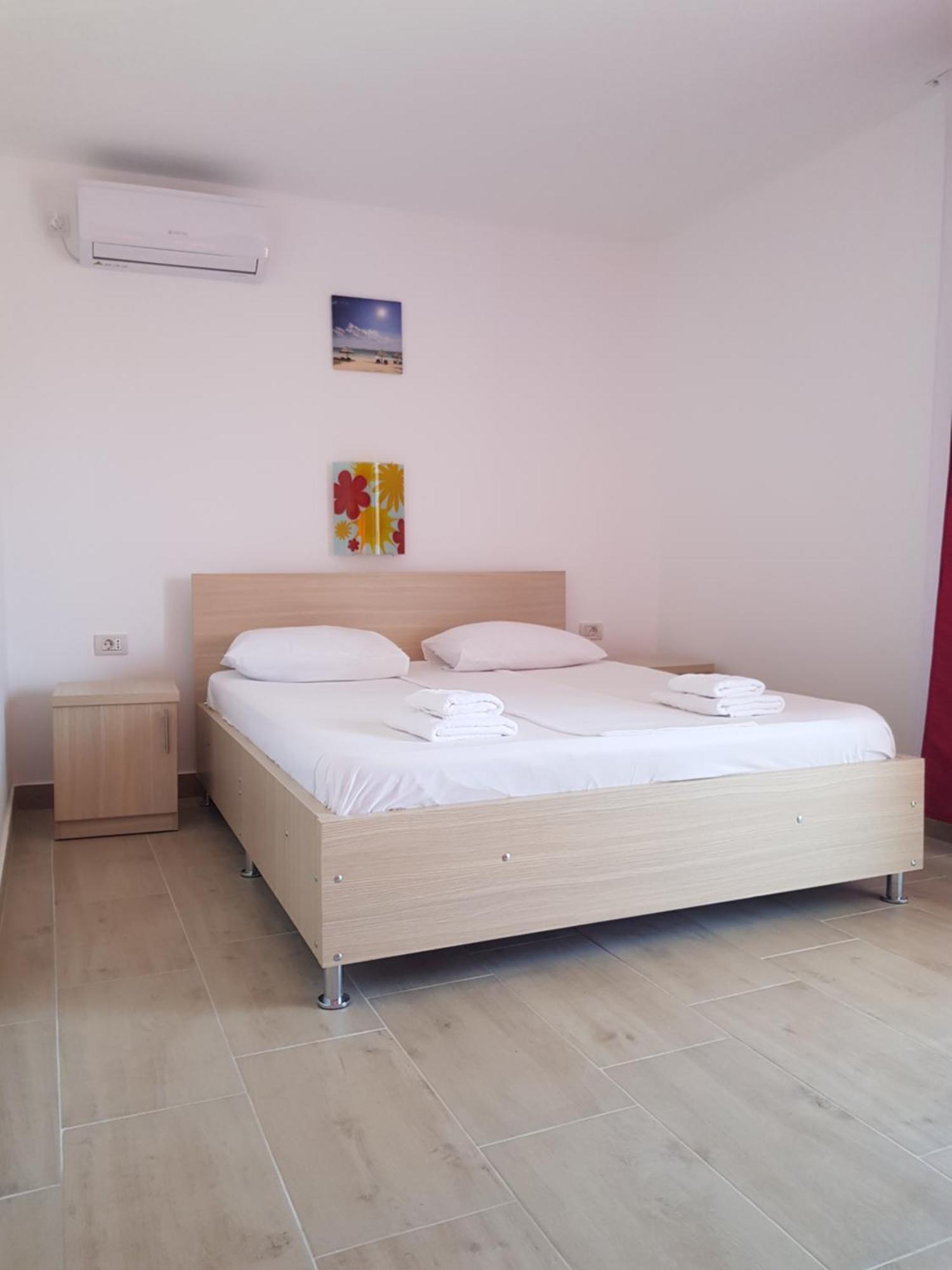 Evana House Костинещи Екстериор снимка