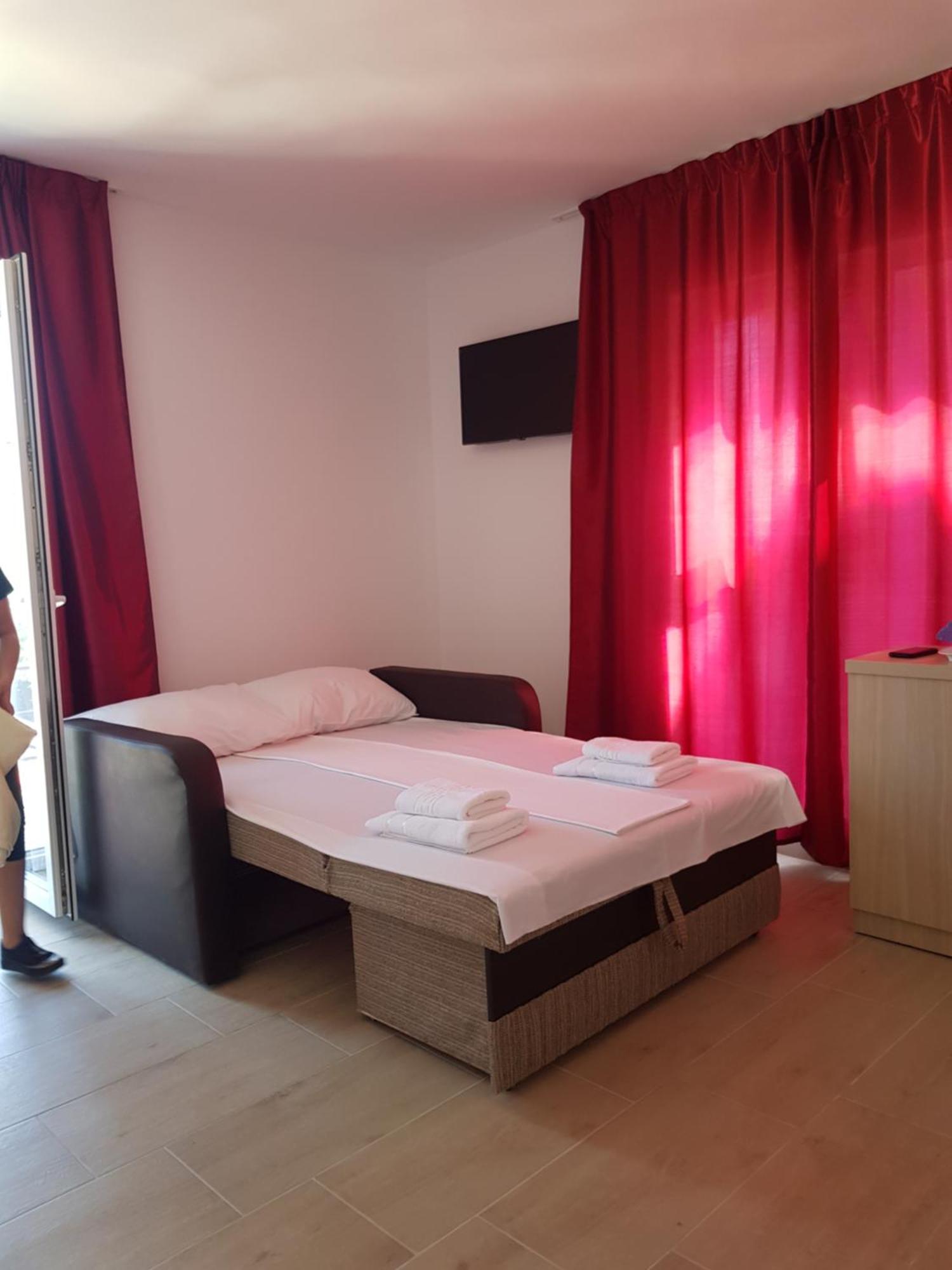 Evana House Костинещи Екстериор снимка