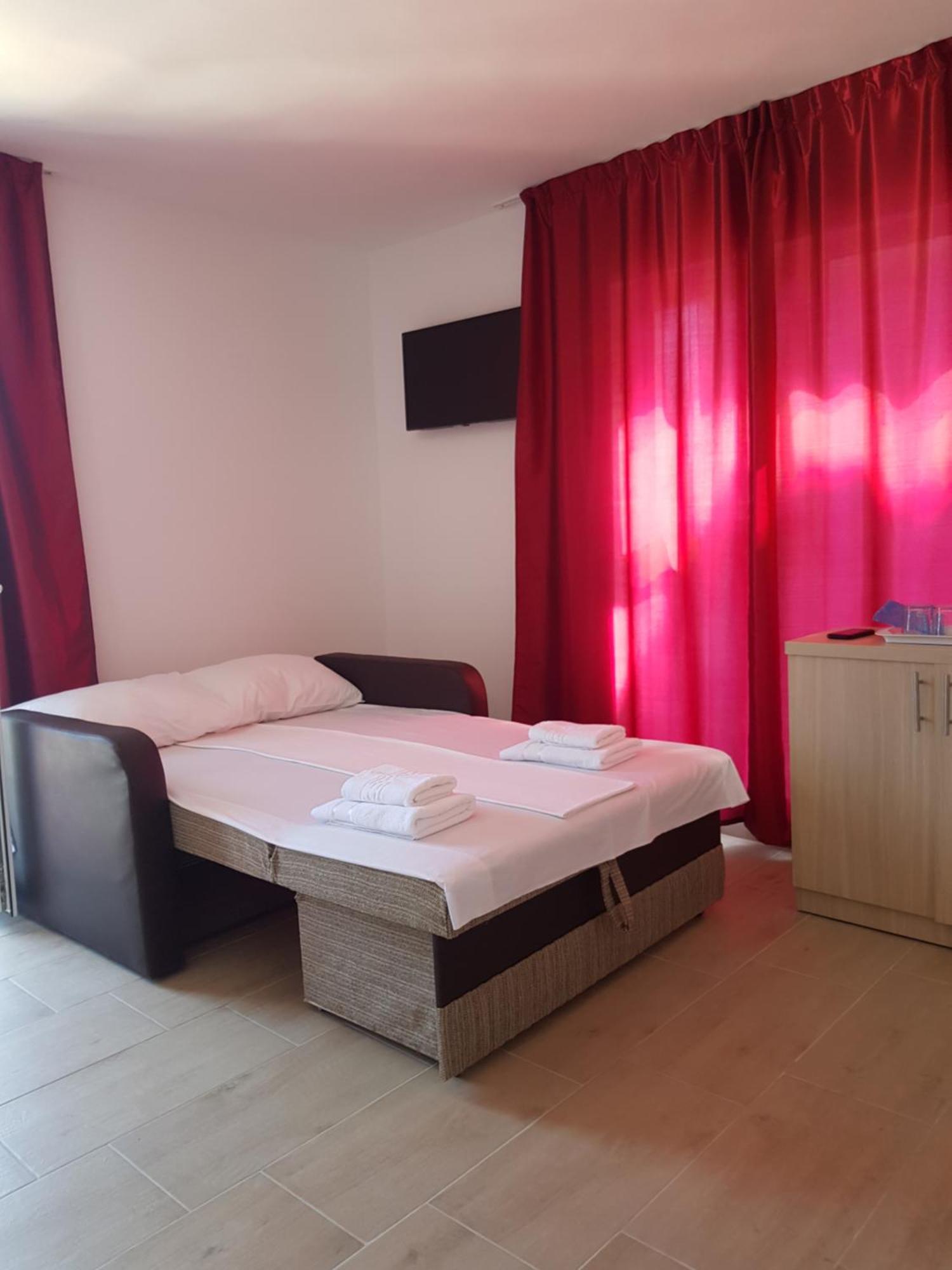 Evana House Костинещи Екстериор снимка