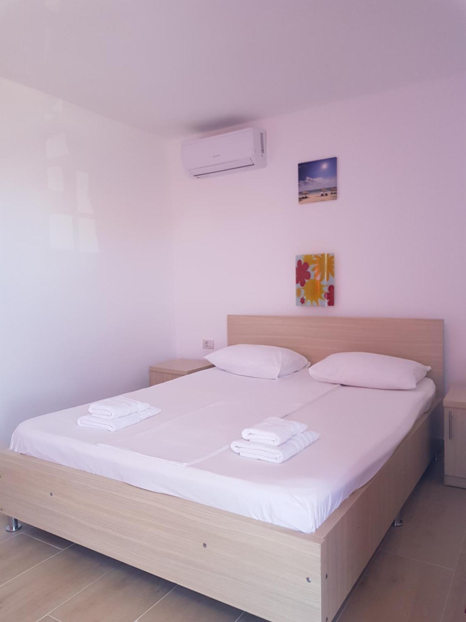 Evana House Костинещи Екстериор снимка