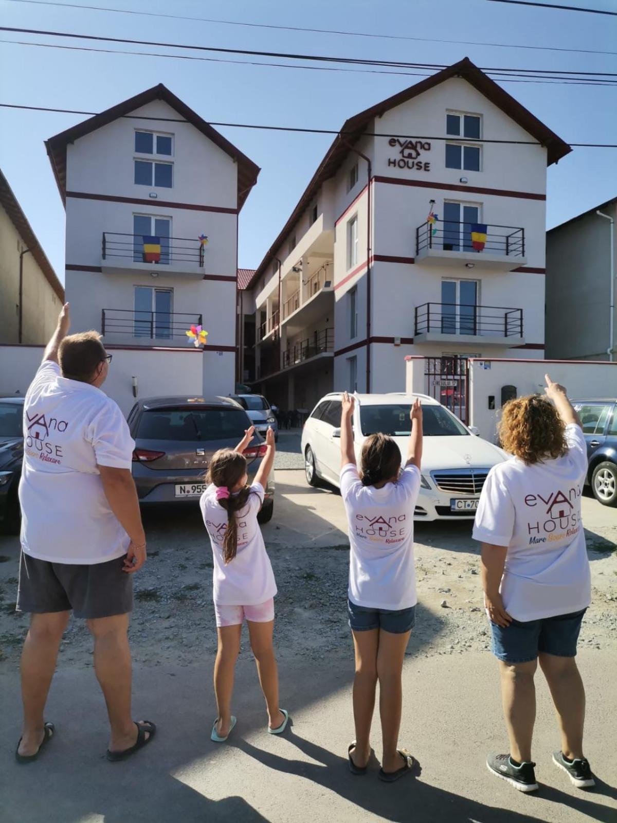 Evana House Костинещи Екстериор снимка